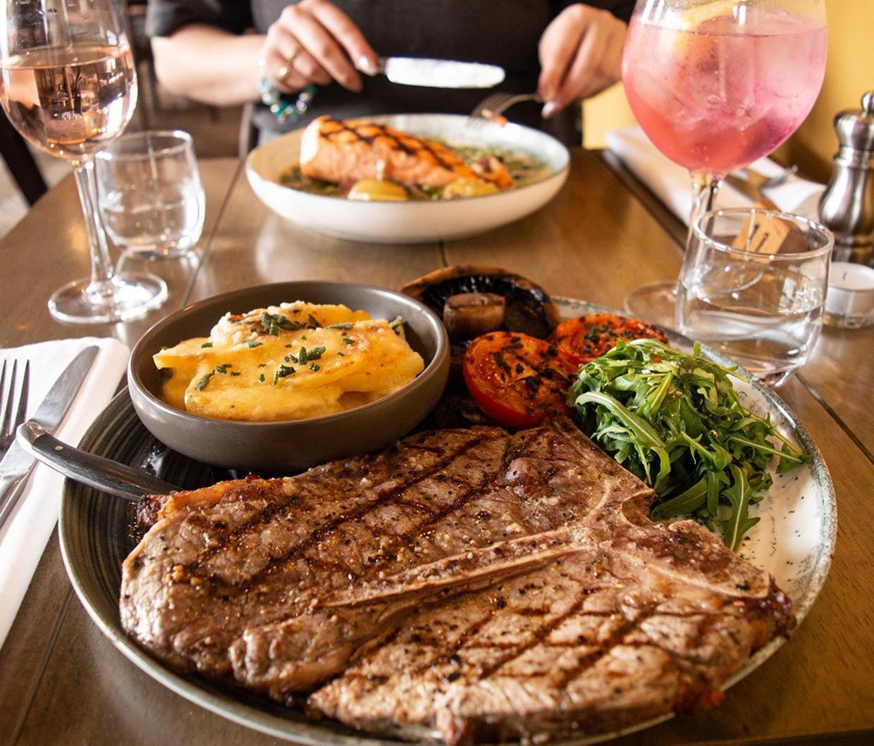 The Kings Head Inn, Home Of The Acle Steak المظهر الخارجي الصورة